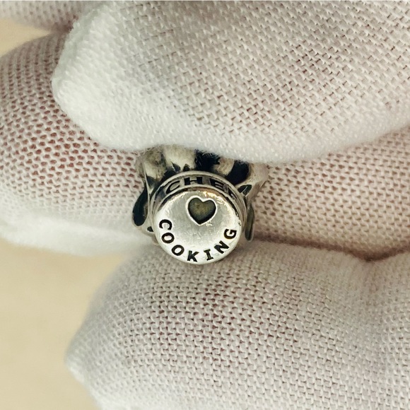 EUC Pandora 791500 Sterling Silver I Love Cooking Chef Hat Food Charm - Picture 12 of 14